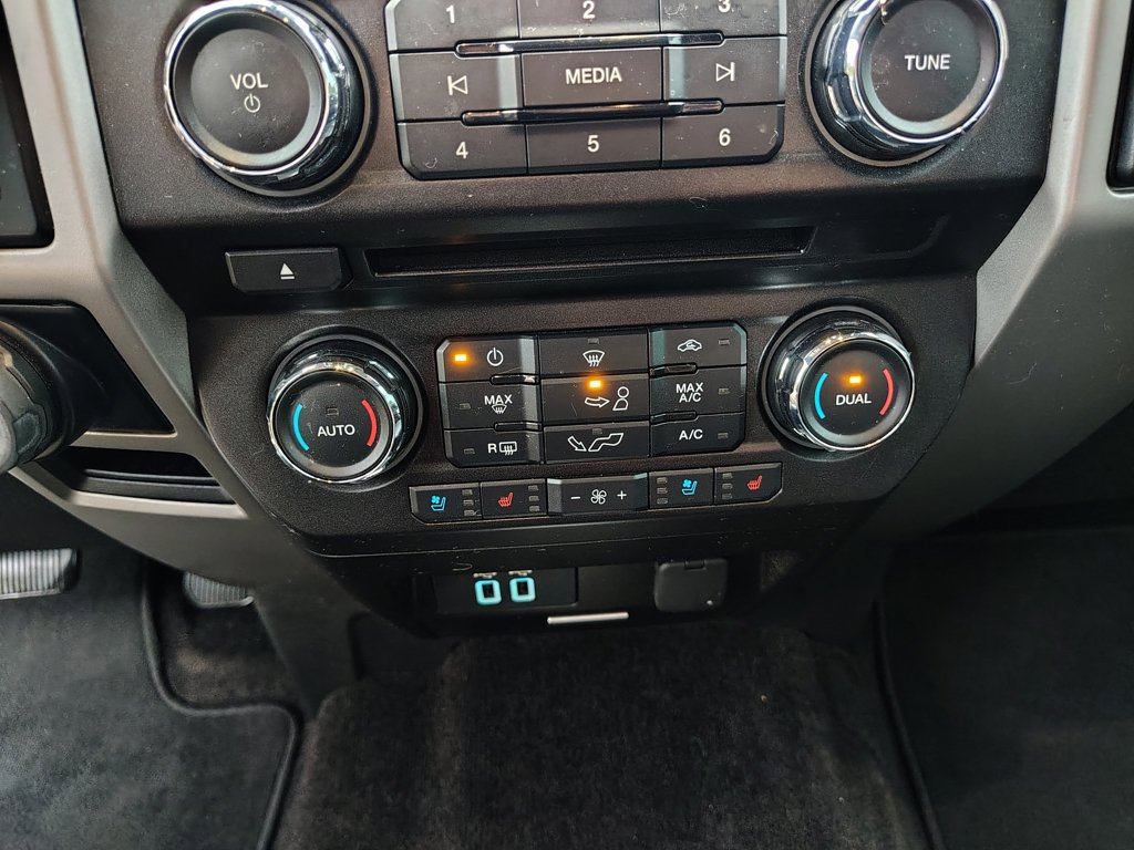 Used 2018 Ford F150 Lariat w/ Trailer Tow Package RWD image 30