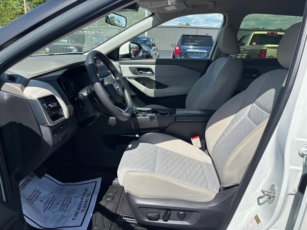 Used 2023 Nissan Rogue SV AWD/4WD image 11