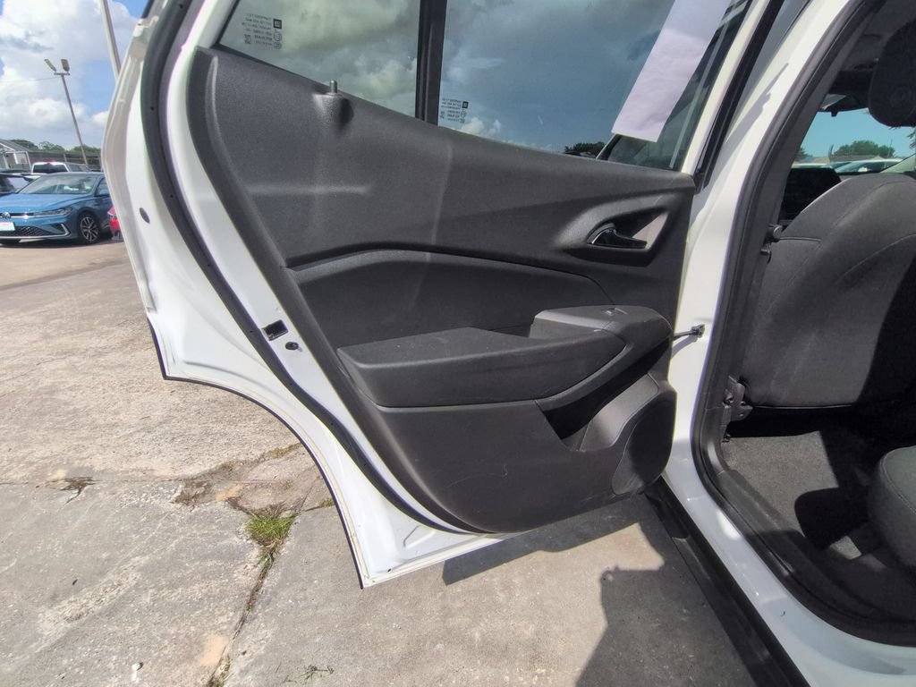 Used 2025 Chevrolet Trax LS FWD image 26