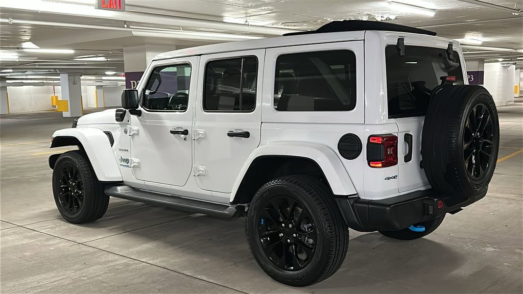 Used 2022 Jeep Wrangler Unlimited Sahara w/ Cold Weather Group AWD/4WD image 3