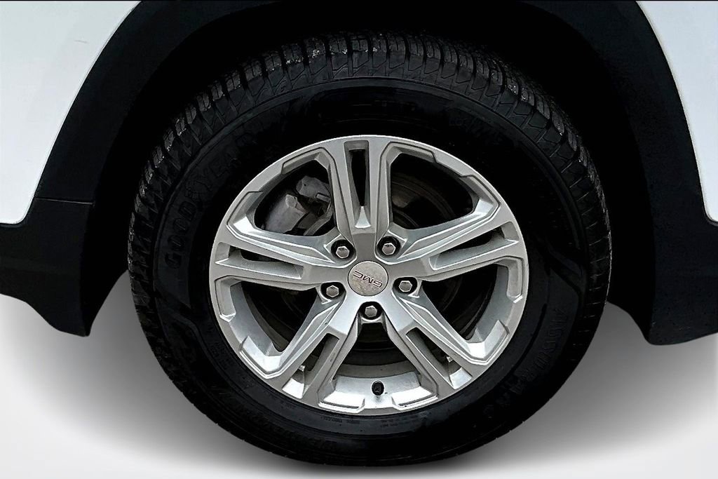 Used 2023 GMC Terrain SLE w/ Driver Convenience Package image 32