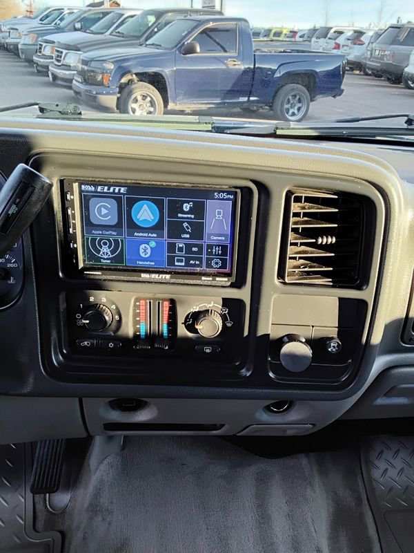 Used 2005 Chevrolet Avalanche LS w/ Avalanche South-West Package image 11