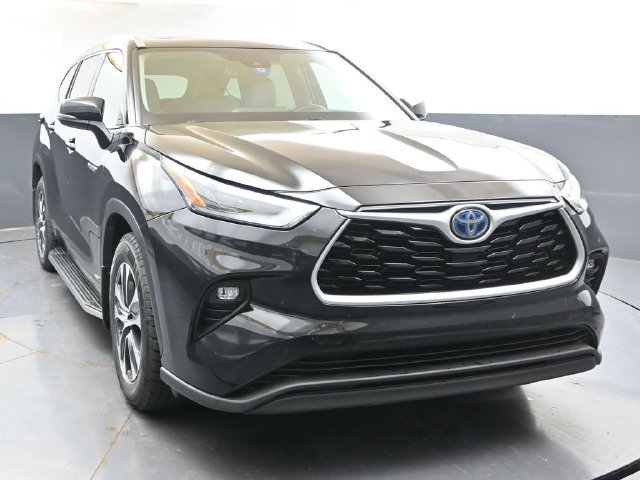 Used 2021 Toyota Highlander XLE AWD/4WD image 8