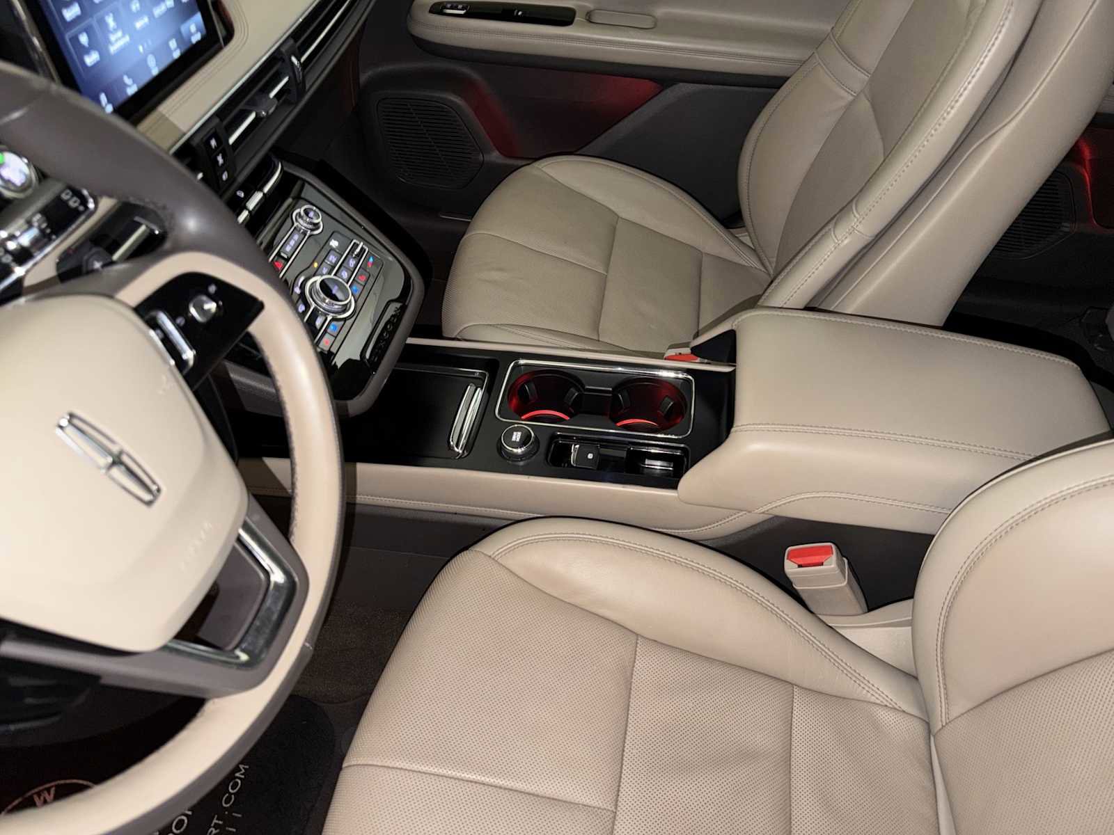 Used 2020 Lincoln Corsair AWD w/ Premium Package image 19