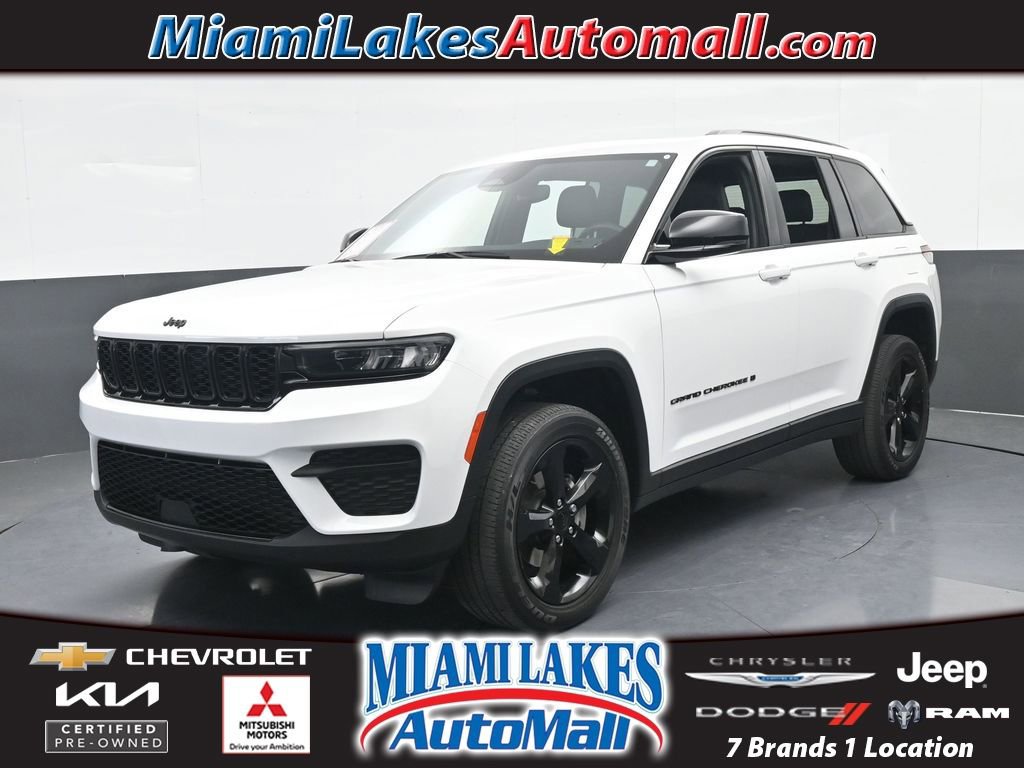 Used 2023 Jeep Grand Cherokee Altitude image 1