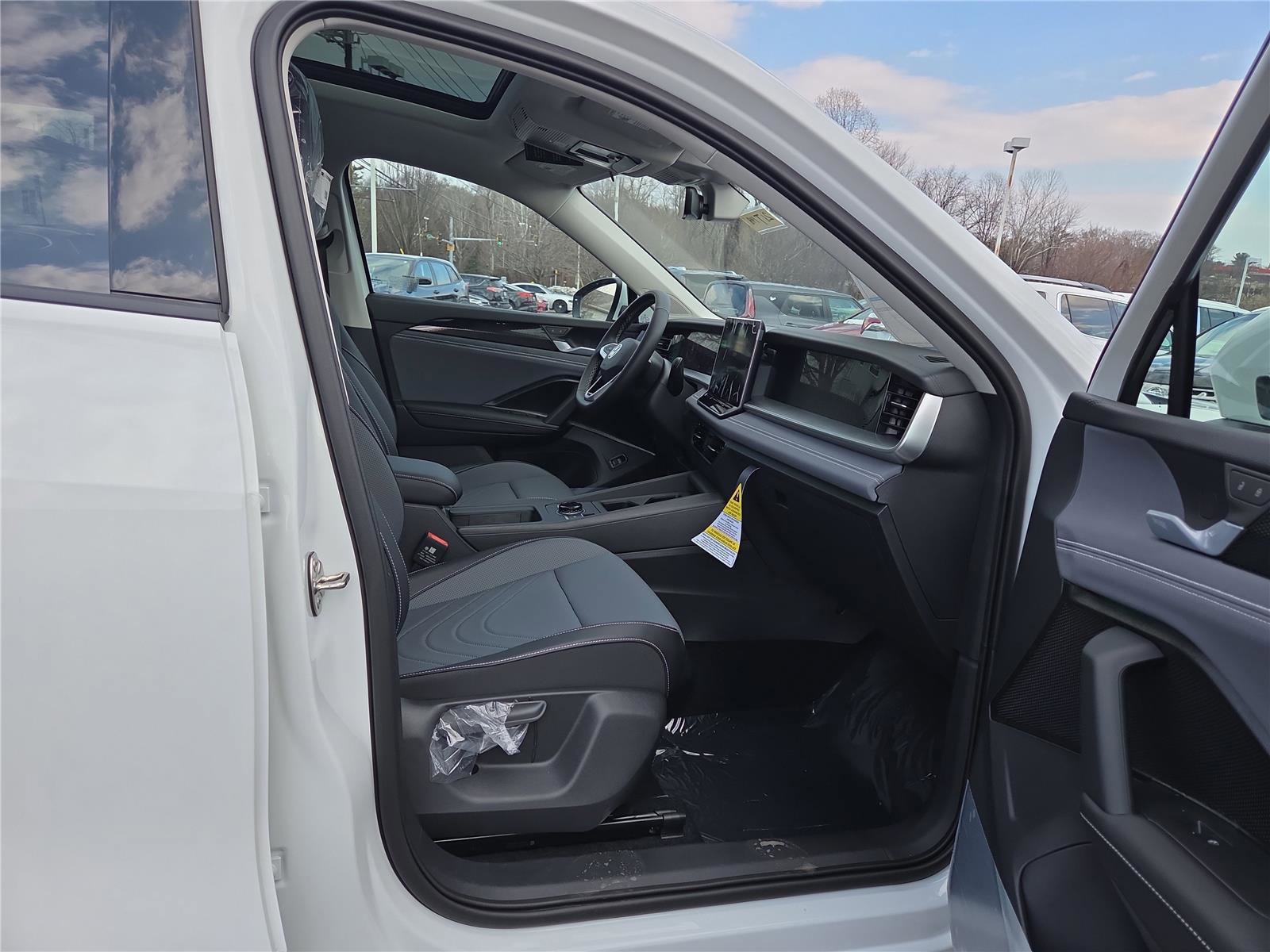 New 2026 Volkswagen Tiguan SE image 27