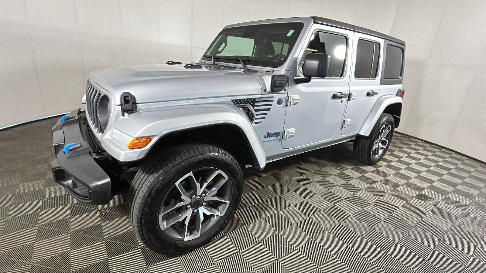 Used 2024 Jeep Wrangler Unlimited w/ Technology Group AWD/4WD image 8