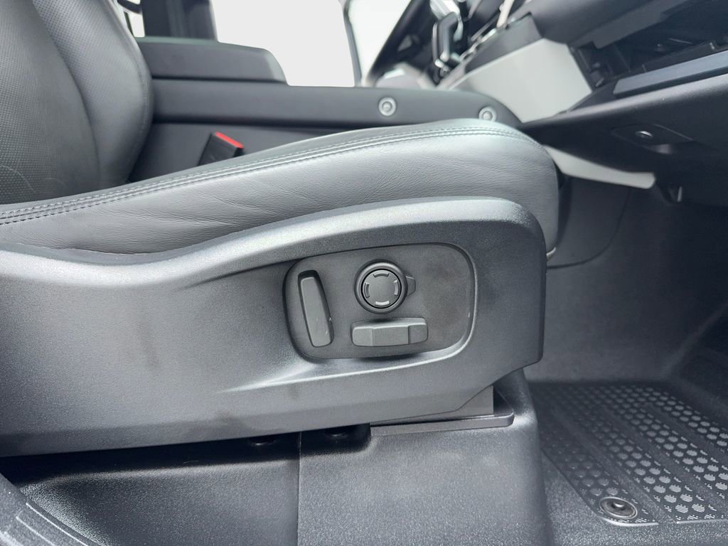 Used 2024 Land Rover Defender 110 S image 40