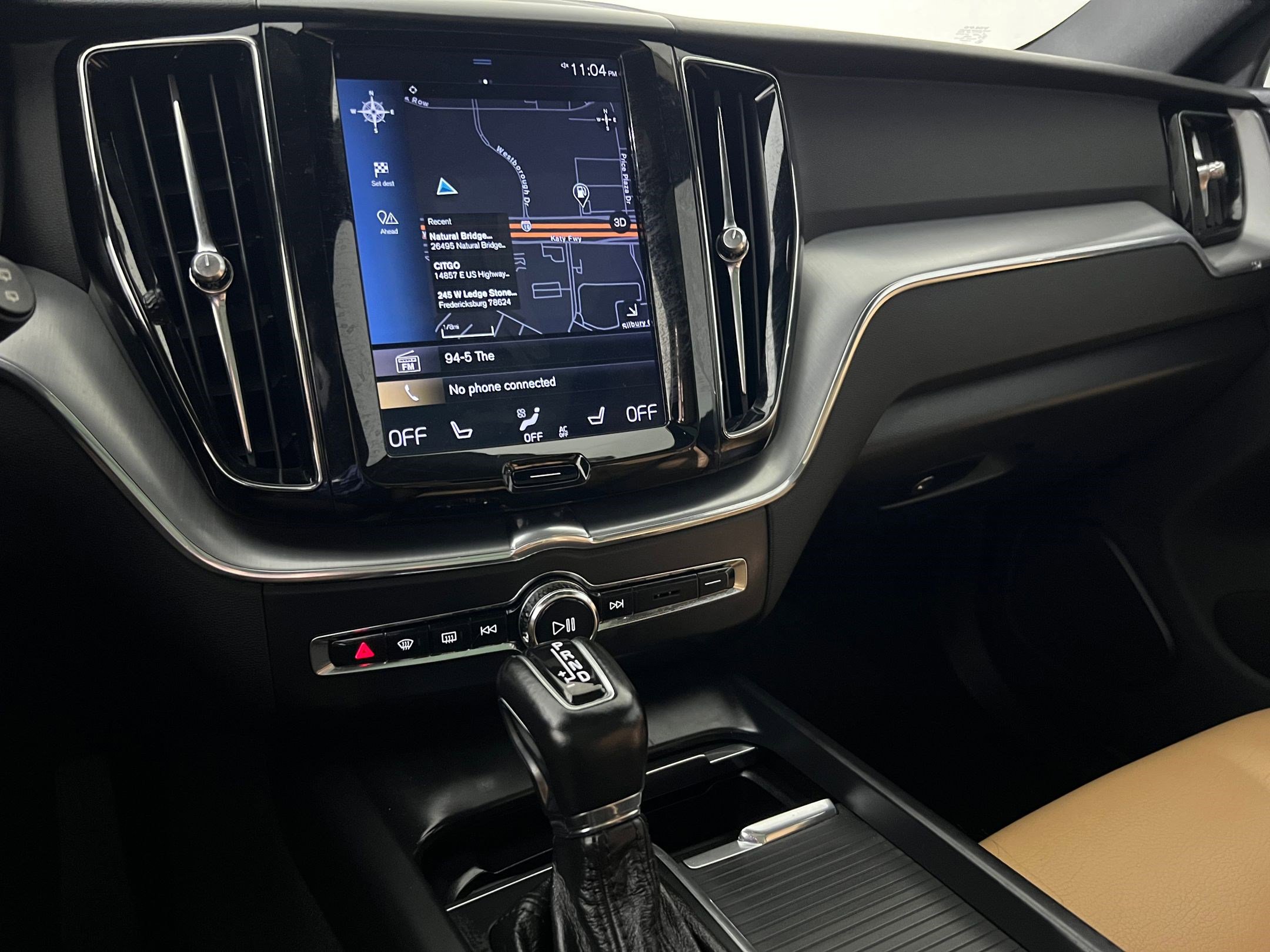 Used 2018 Volvo XC60 T5 Momentum w/ Vision Package image 27