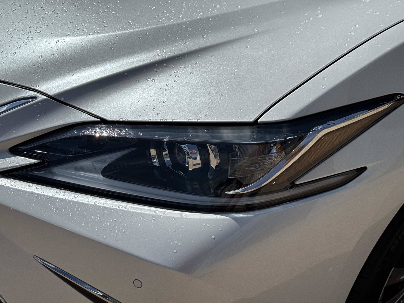 Used 2024 Lexus ES 300h w/ Technology Package FWD image 9