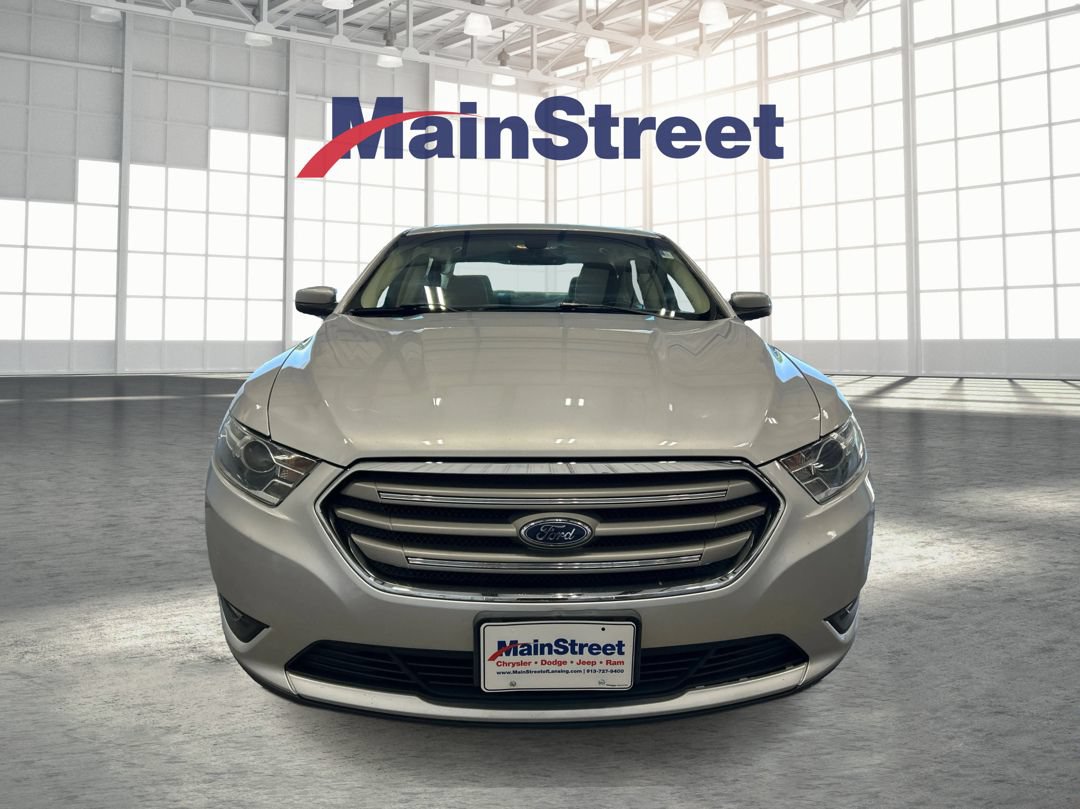 Used 2016 Ford Taurus SEL FWD image 8