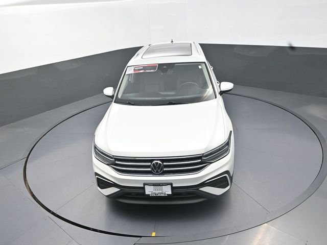Used 2023 Volkswagen Tiguan SE w/ Panoramic Sunroof Package image 13