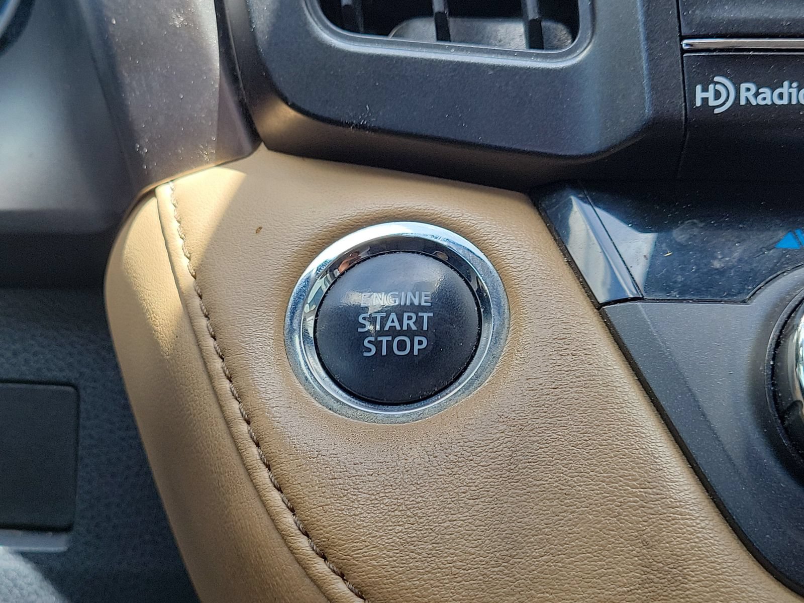 Used 2018 Toyota RAV4 XLE FWD image 12