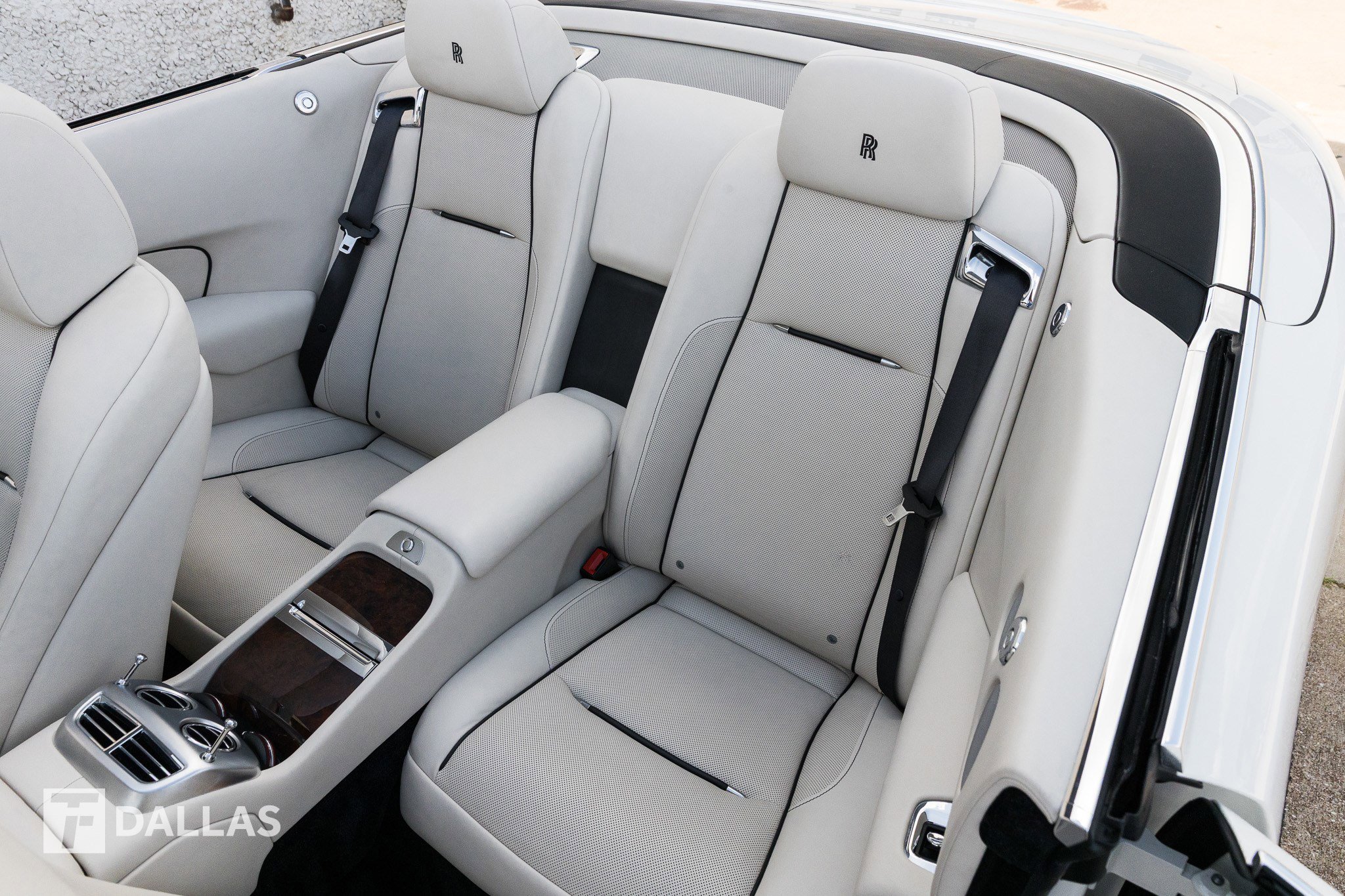Used 2017 Rolls-Royce Dawn image 32