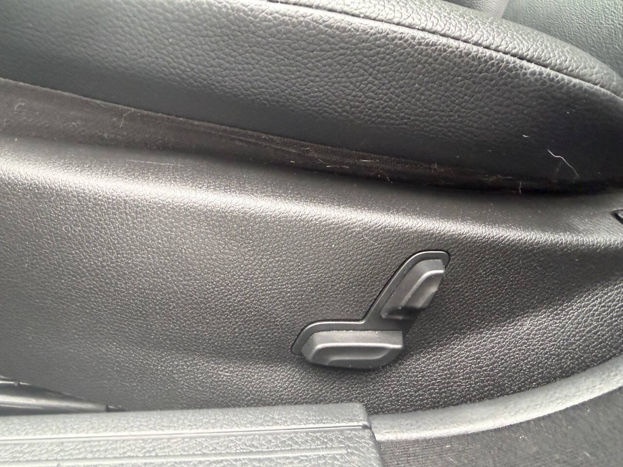 Used 2013 Mercedes-Benz C 300 4MATIC Sedan image 17