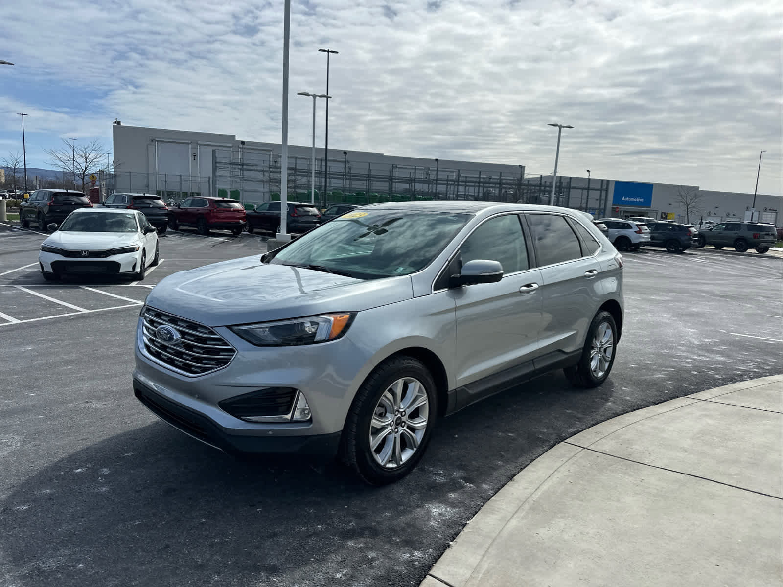 Used 2023 Ford Edge Titanium image 4