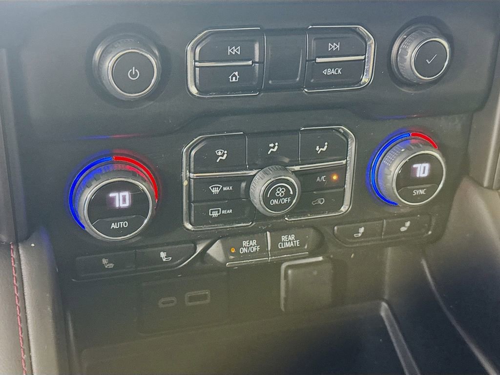 Used 2023 Chevrolet Suburban RST w/ Luxury Package image 17