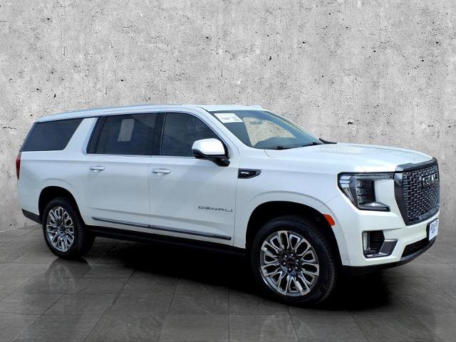 Used 2024 GMC Yukon XL Denali Ultimate image 3