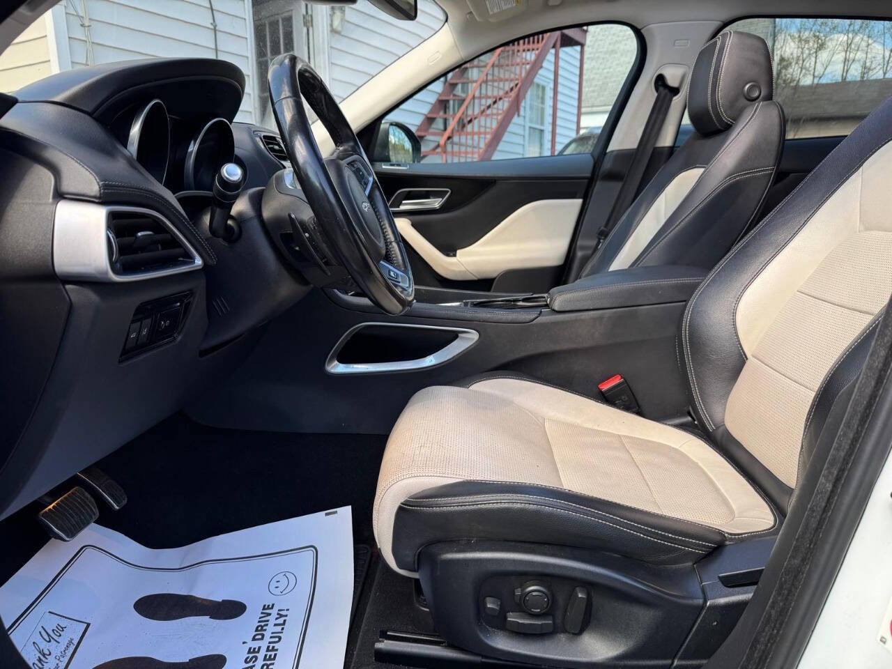 Used 2017 Jaguar F-PACE R-Sport image 32