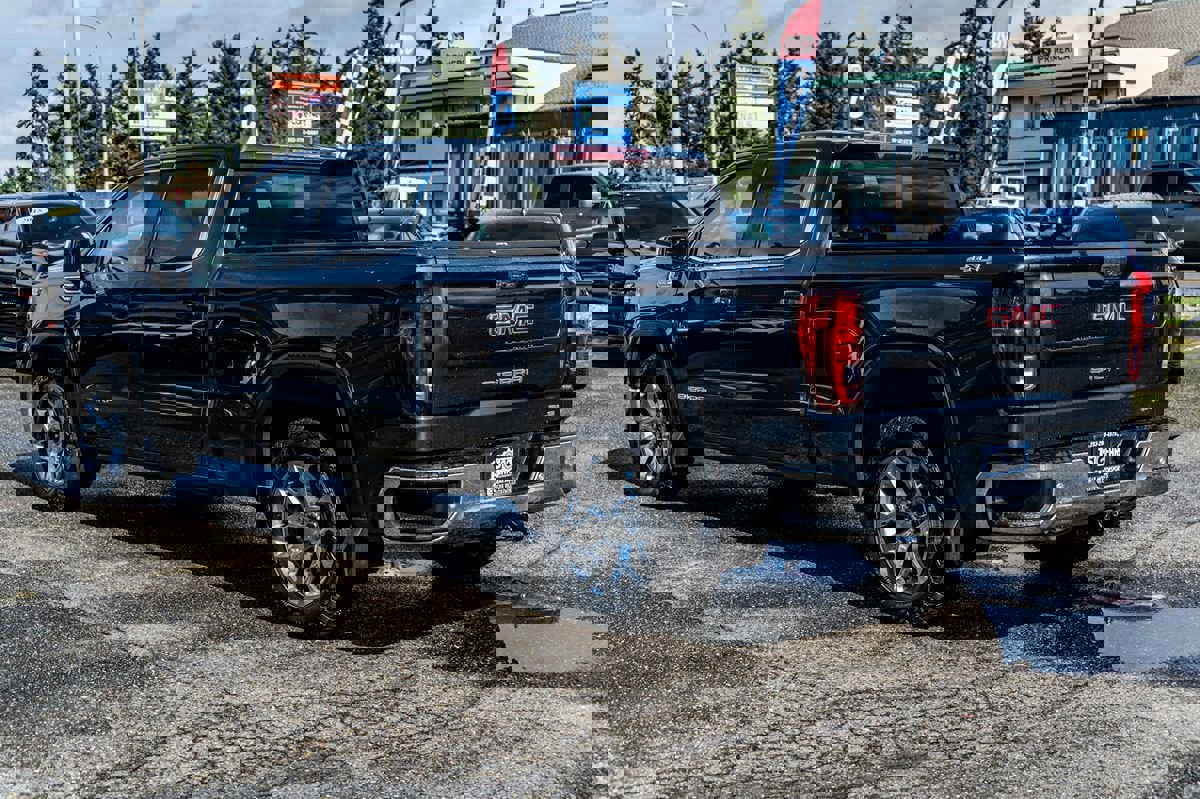 Used 2023 GMC Sierra 1500 SLE image 13