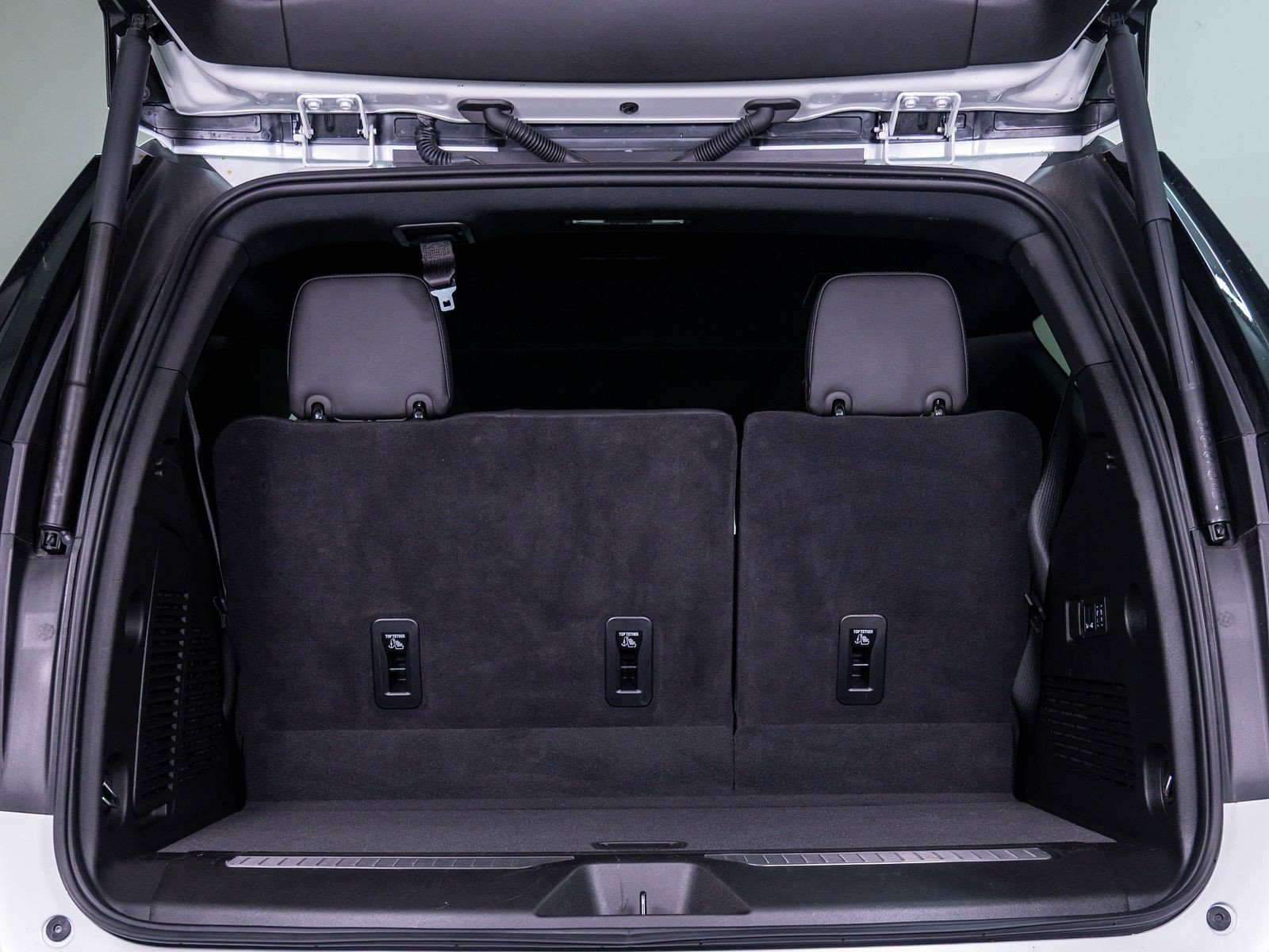 Used 2025 Chevrolet Tahoe High Country AWD/4WD image 8