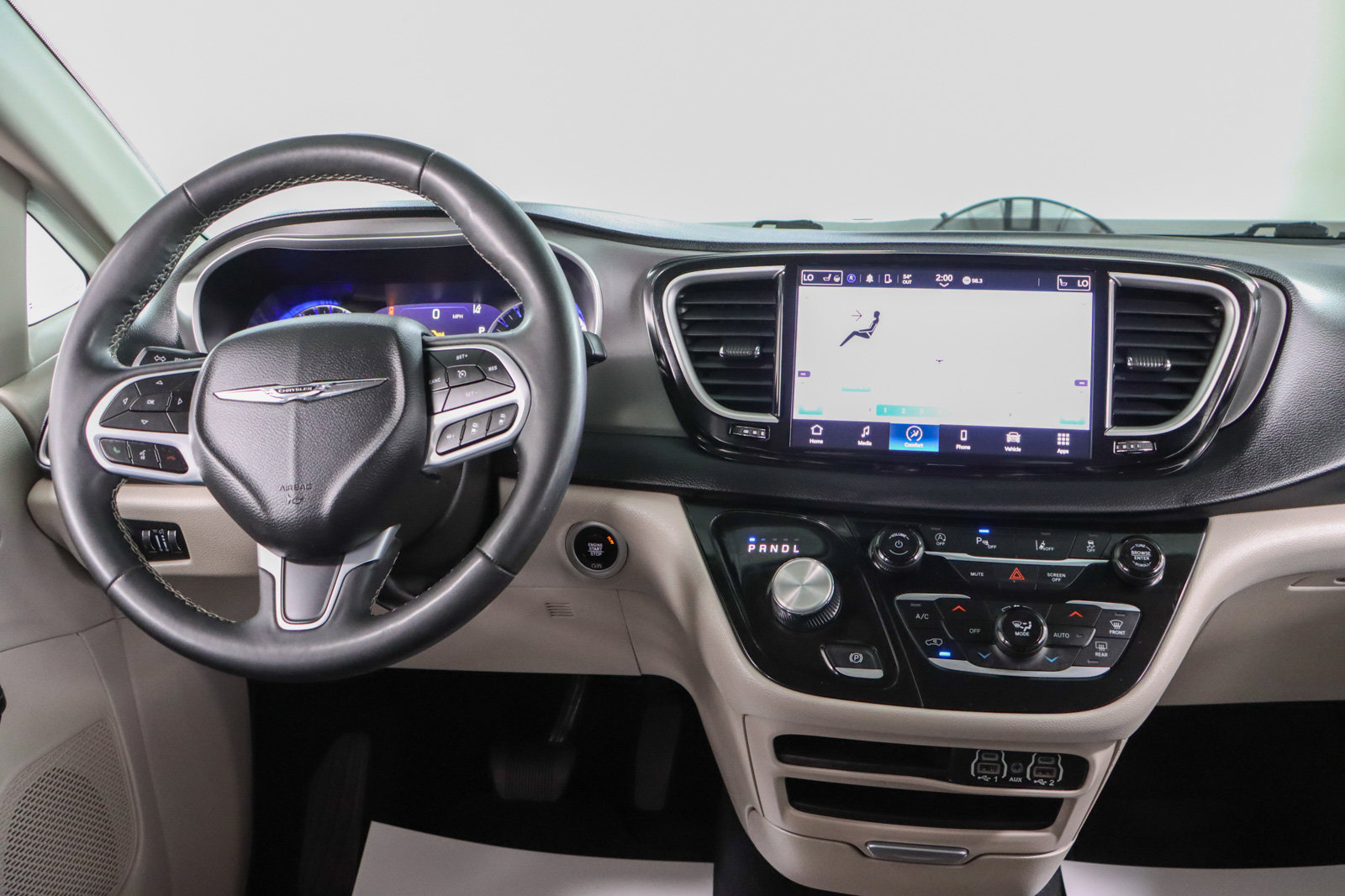 Used 2023 Chrysler Pacifica Touring-L FWD image 17