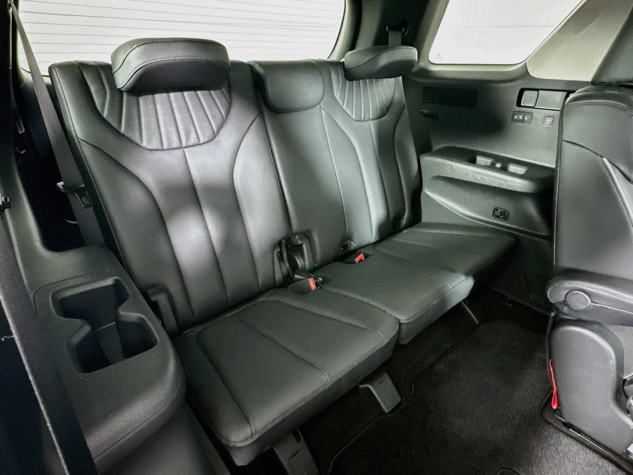 Used 2023 Hyundai Palisade Limited w/ Cargo Package FWD image 29
