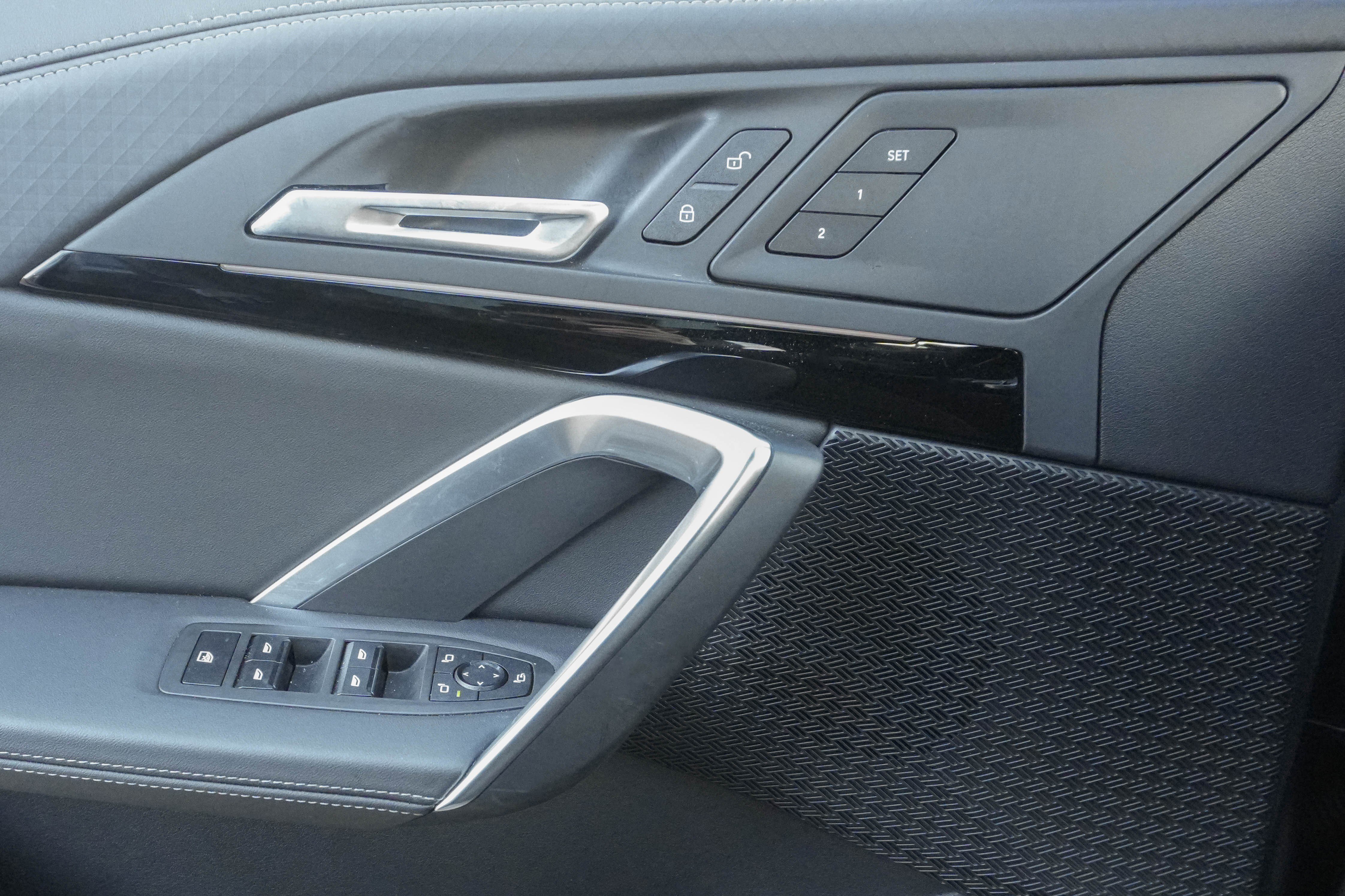 Certified 2025 BMW X2 xDrive28i image 16