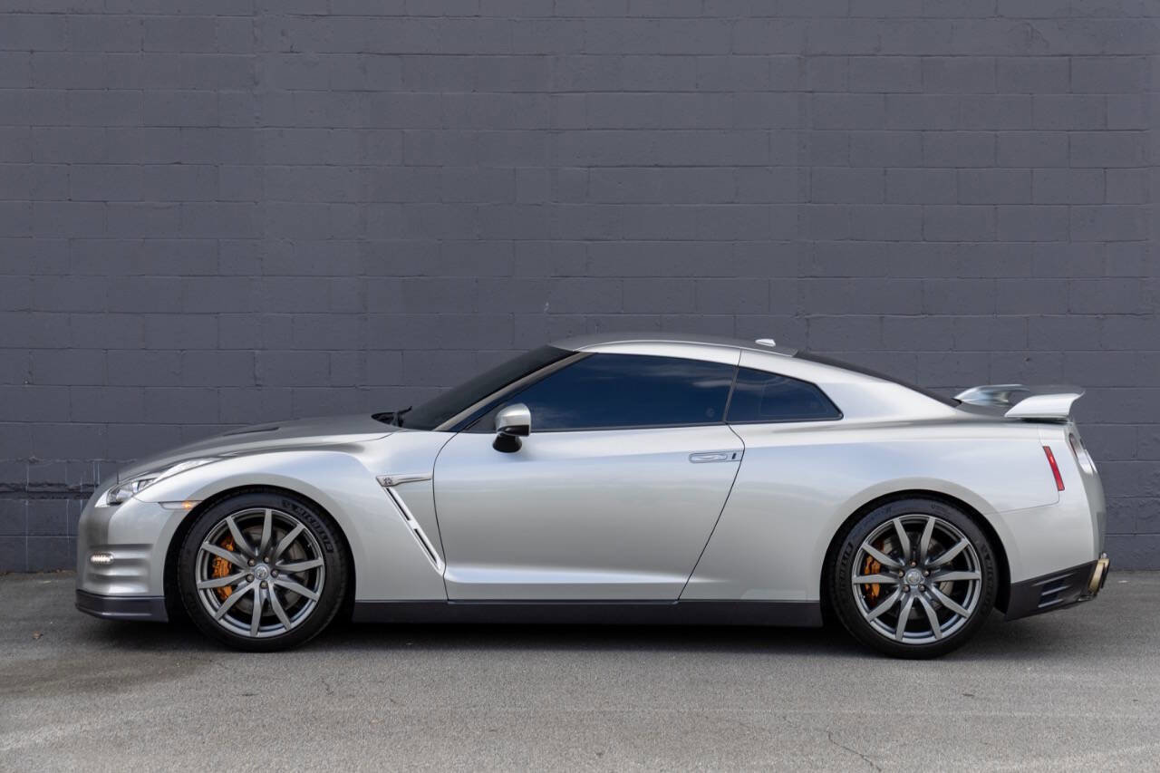 Used 2016 Nissan GT-R Premium image 4