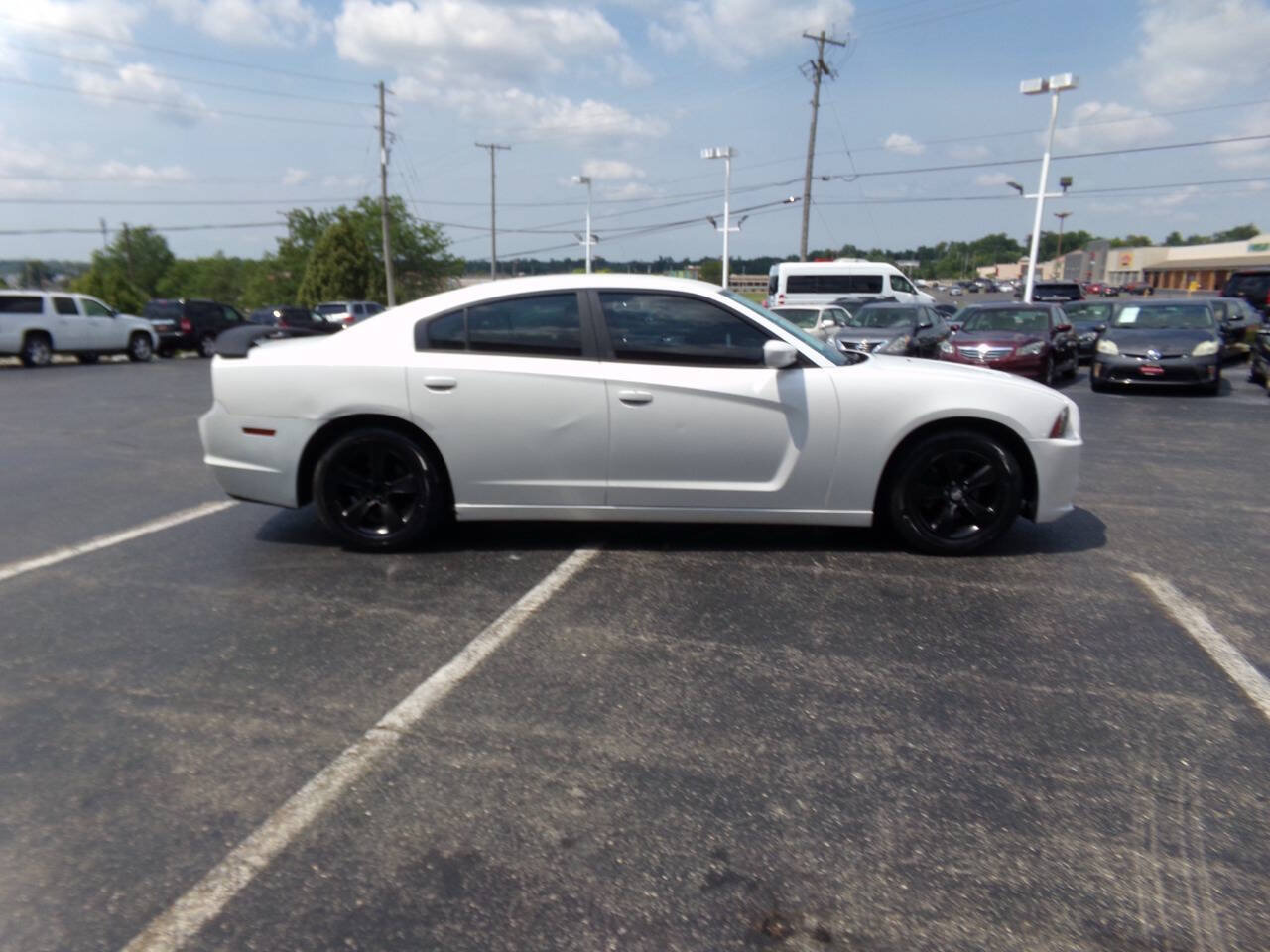 Used 2014 Dodge Charger SE RWD image 5