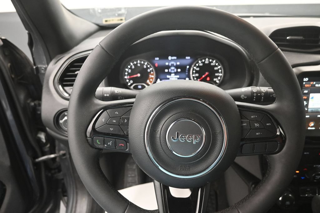 Used 2022 Jeep Renegade Altitude AWD/4WD image 3
