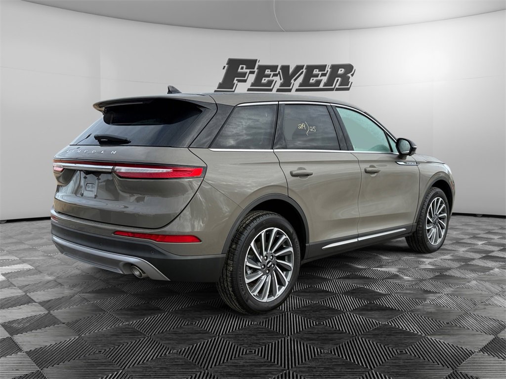 Used 2025 Lincoln Corsair Reserve image 5