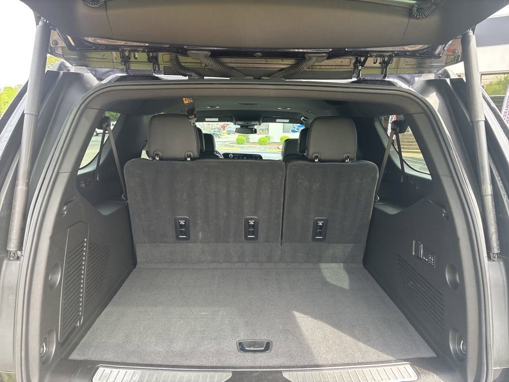 Used 2025 Chevrolet Suburban Premier RWD image 34