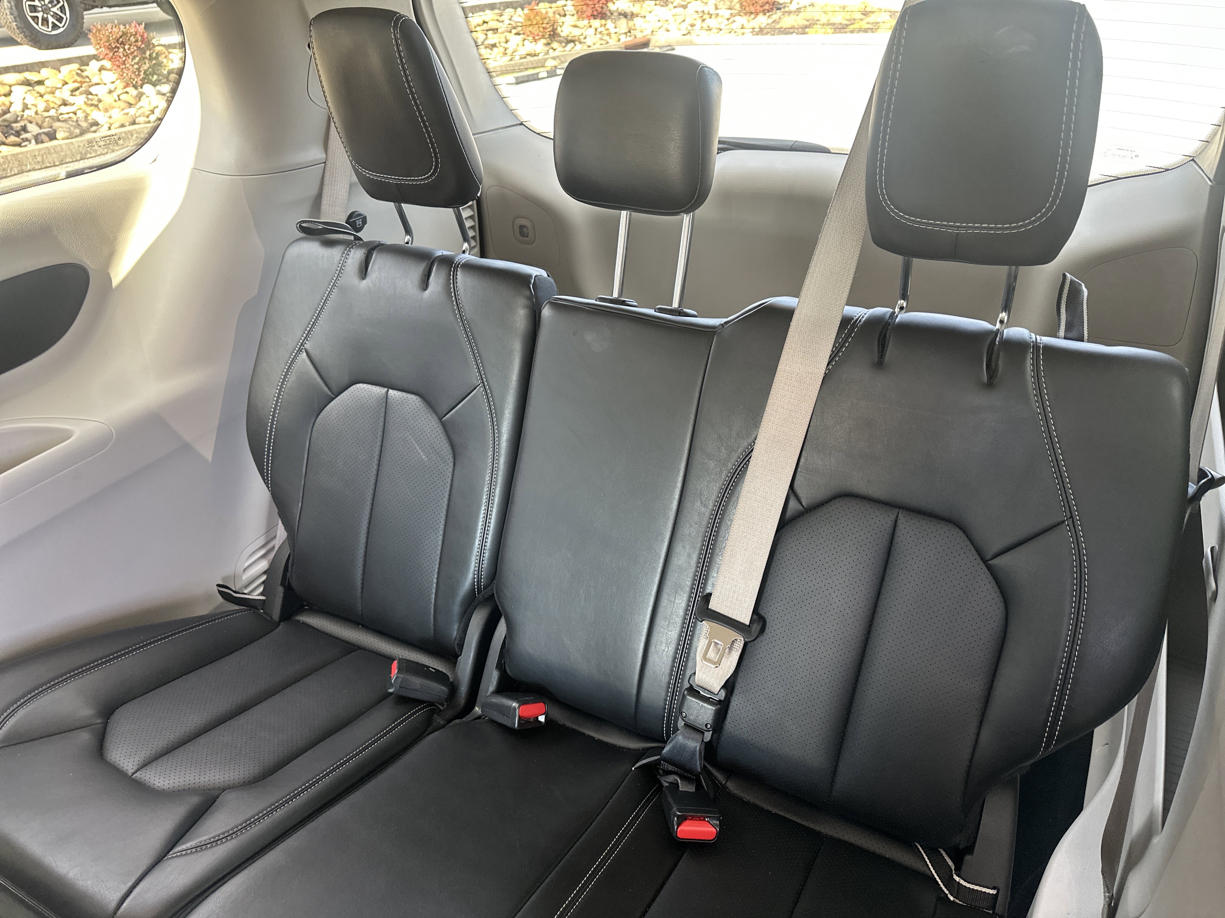 Used 2024 Chrysler Pacifica Touring-L image 18