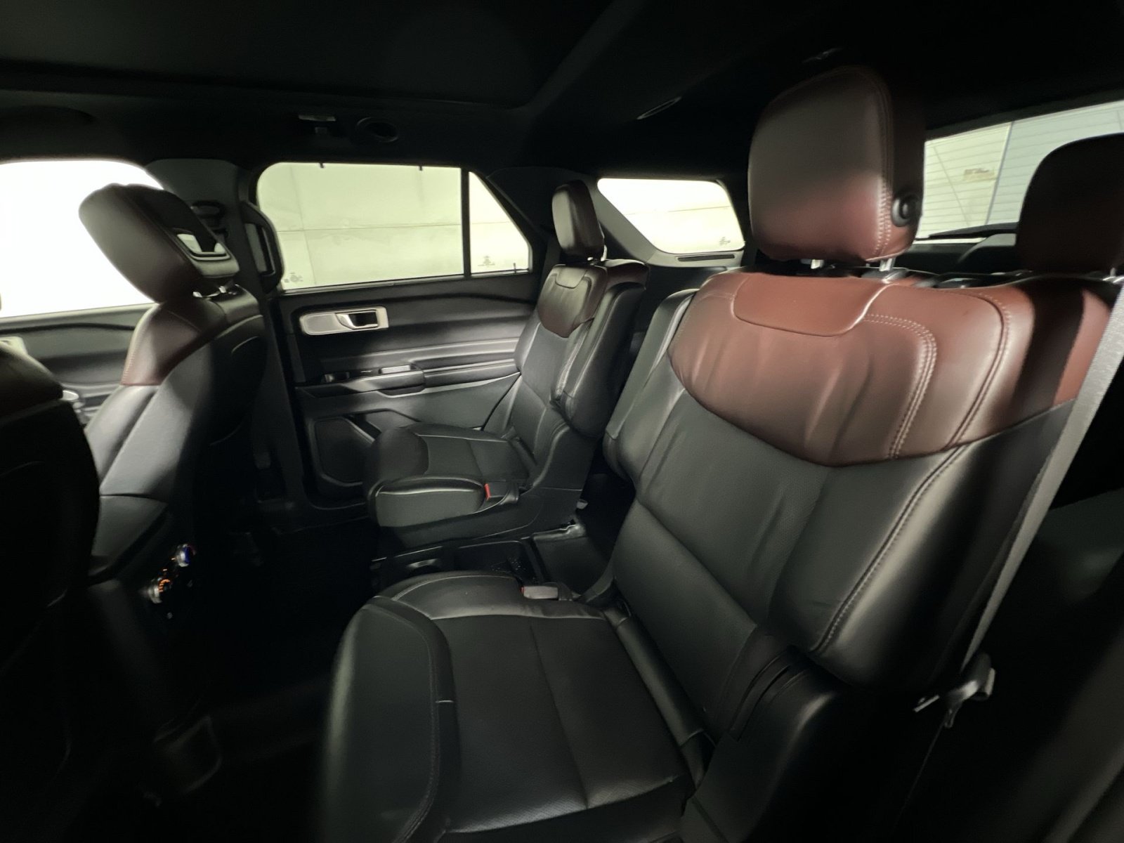 Used 2020 Ford Explorer Platinum w/ Premium Technology Package AWD/4WD image 25
