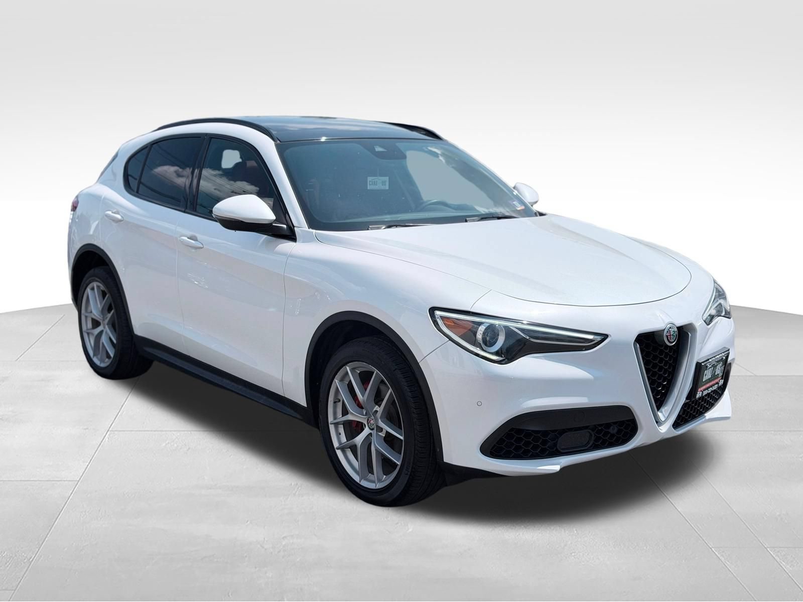 Used 2019 Alfa Romeo Stelvio Ti Sport w/ Quick Order Package 22S Sport AWD/4WD image 3