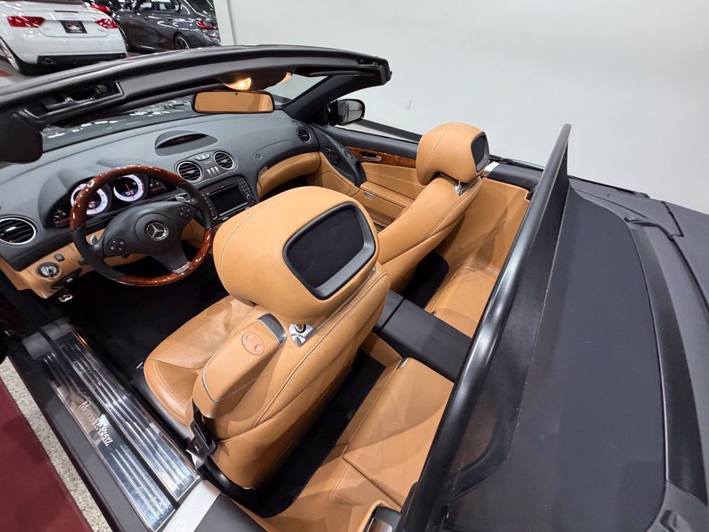 Used 2012 Mercedes-Benz SL 550 image 32