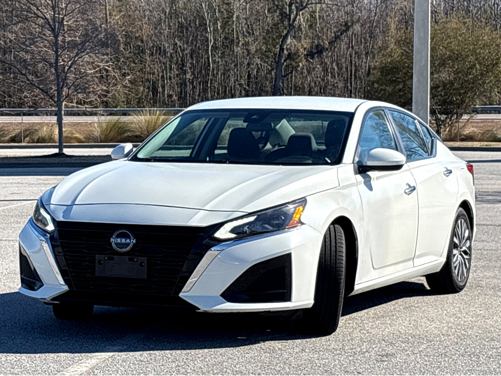 Used 2023 Nissan Altima 2.5 SV FWD image 3