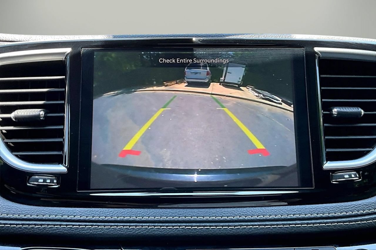 Used 2023 Chrysler Pacifica Limited FWD image 14
