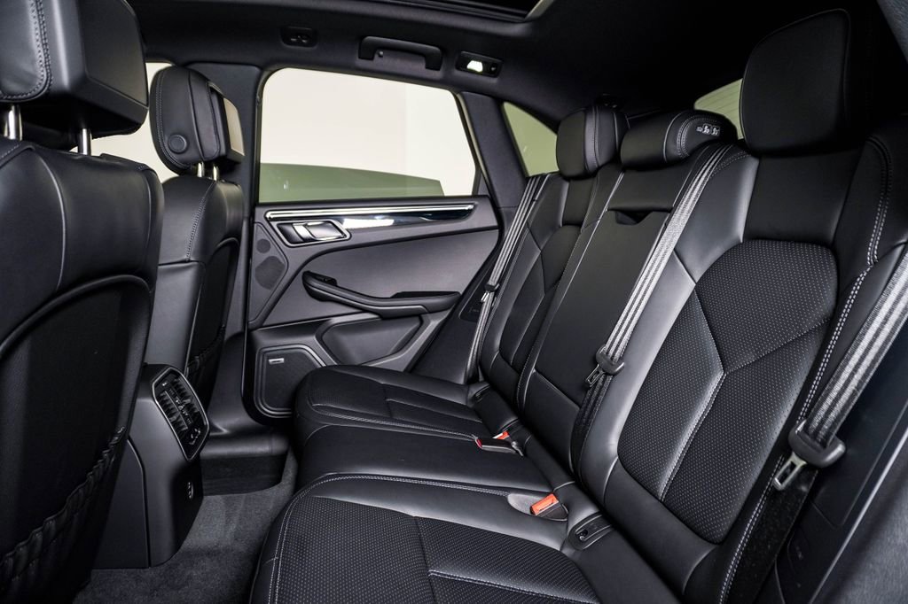 Certified 2026 Porsche Macan AWD/4WD image 17