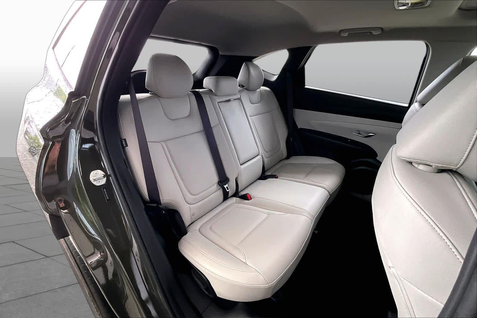 Used 2025 Hyundai Tucson SEL FWD image 18