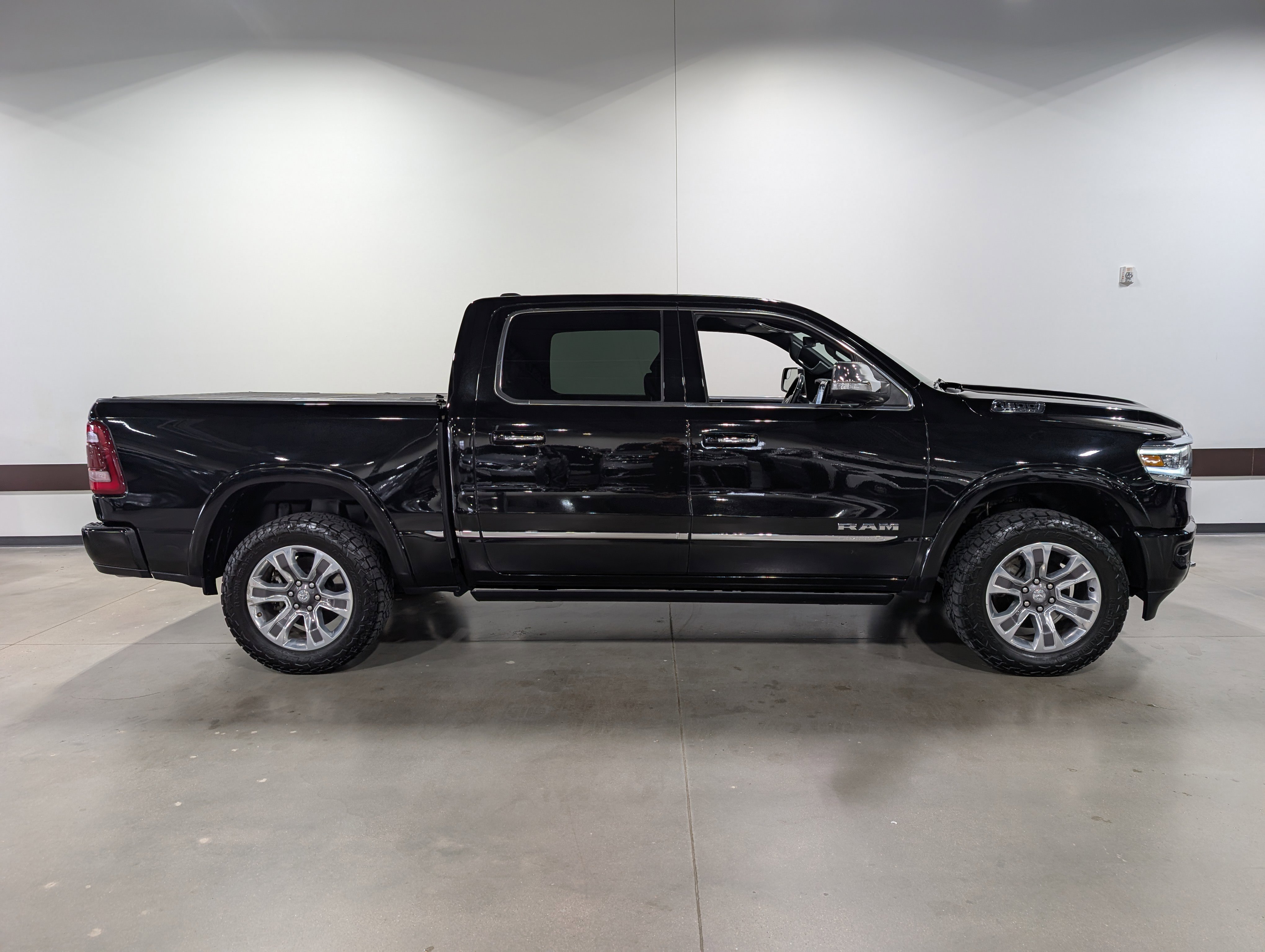 Used 2022 RAM 1500 Limited w/ Body Color Bumper Group image 2