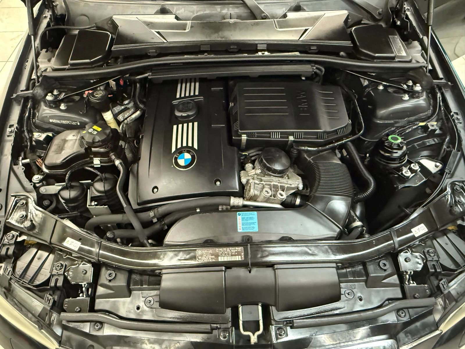 Used 2010 BMW 335i Convertible image 36