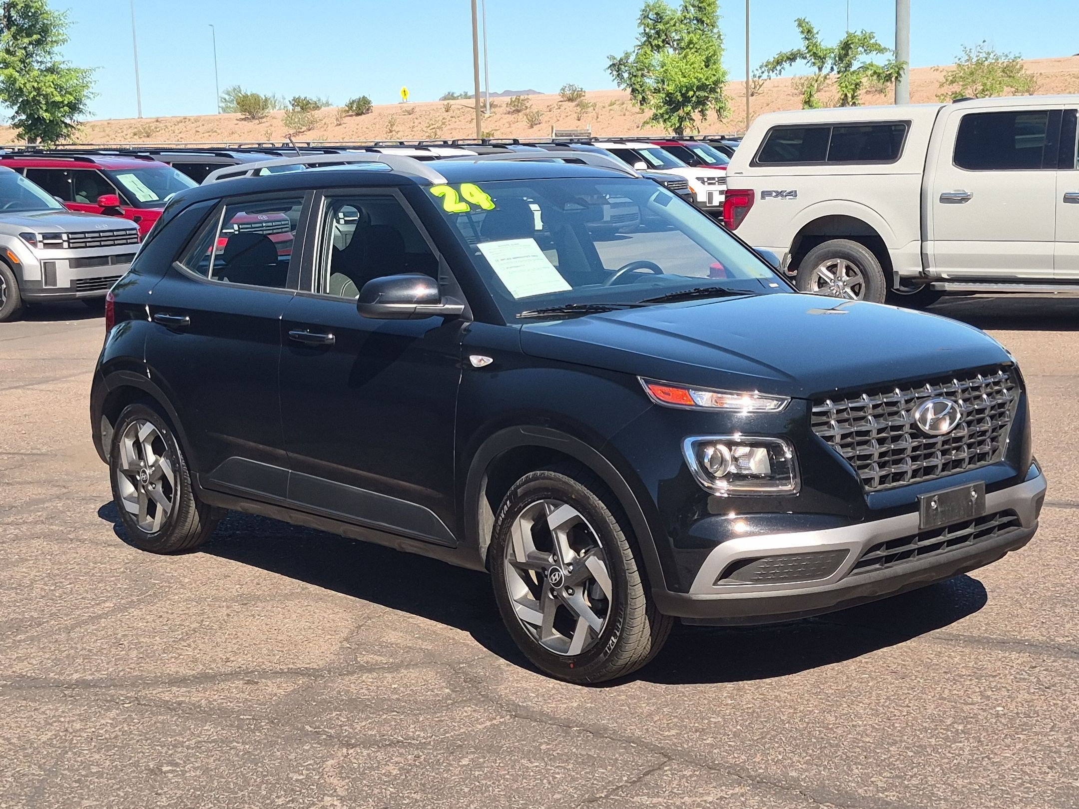 Used 2025 Hyundai Venue SEL FWD image 3