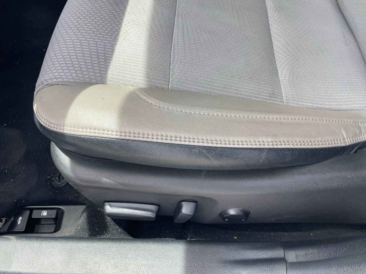 Used 2016 Toyota Camry SE FWD image 4