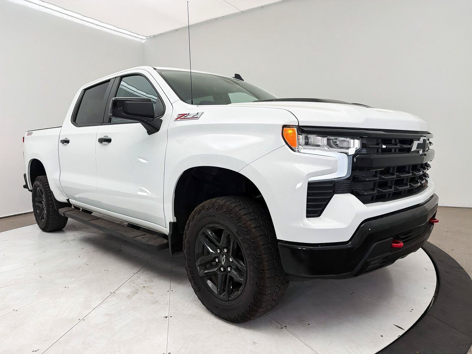 Used 2024 Chevrolet Silverado 1500 LT Trail Boss w/ Protection Package AWD/4WD image 10