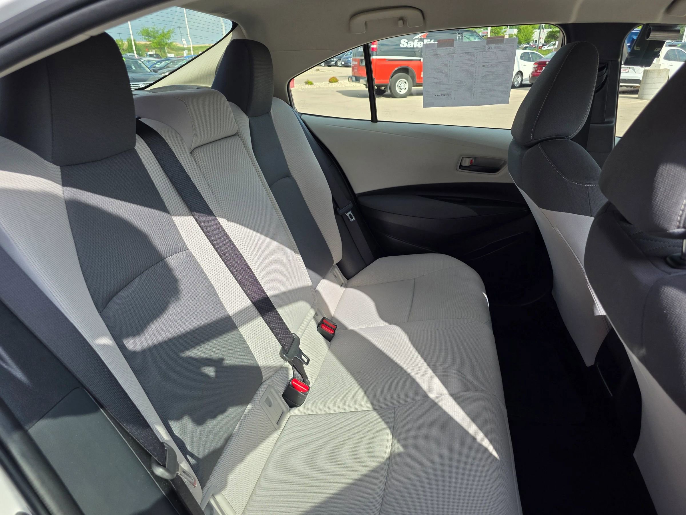 Used 2022 Toyota Corolla LE image 6