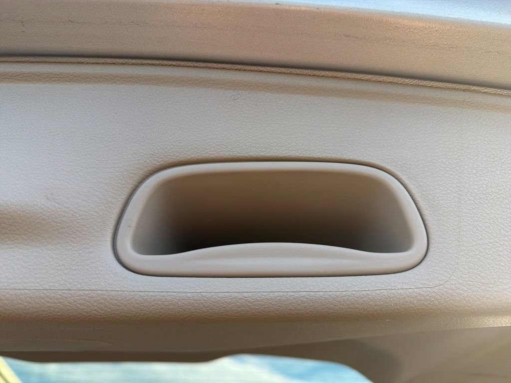 Used 2024 Chrysler Pacifica Touring-L FWD image 35