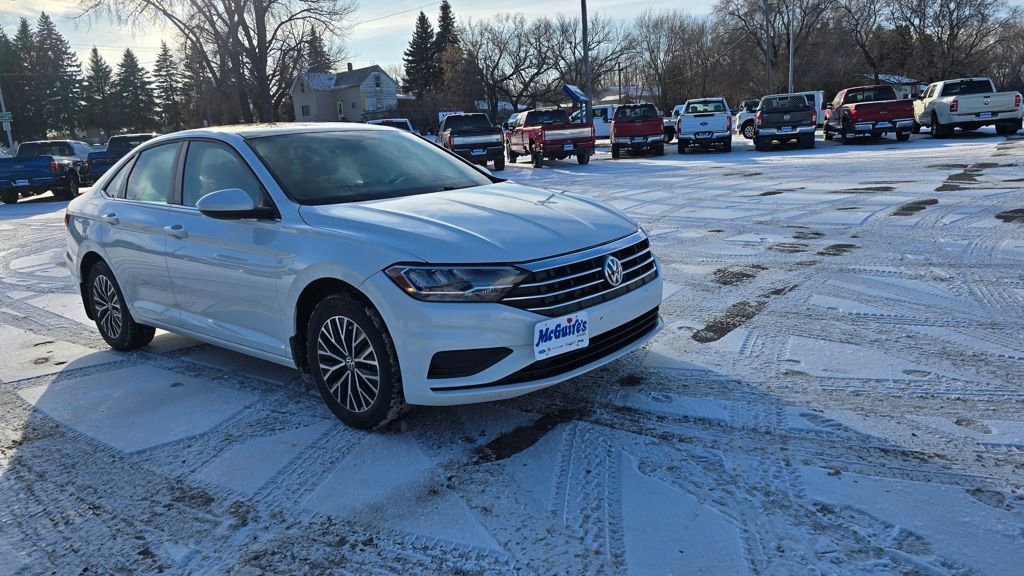 Used 2021 Volkswagen Jetta SE w/ SE Cold Weather Package image 4