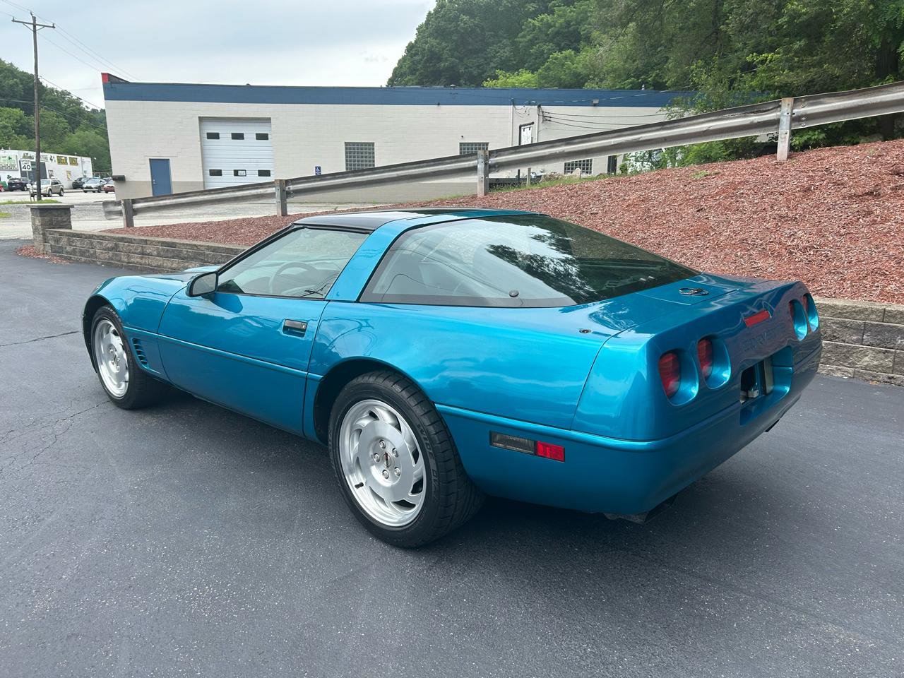 Used 1995 Chevrolet Corvette Coupe RWD image 3